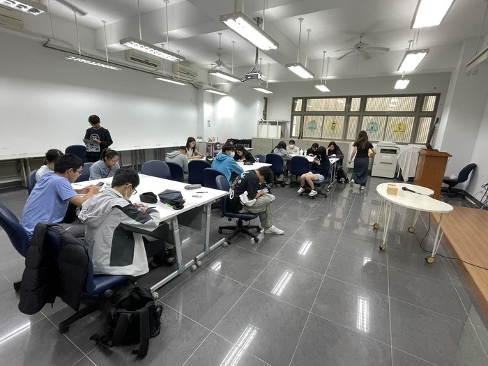 職涯五部曲：探索．發展．實踐  一步一腳印圖片