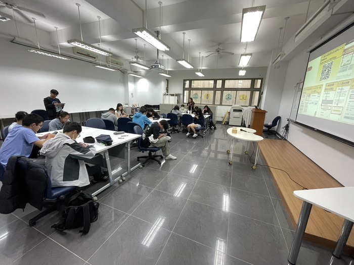 職涯五部曲：探索．發展．實踐  一步一腳印圖片